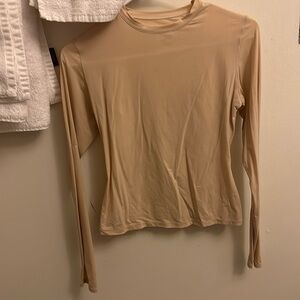 Skims fits me t-shirt size medium